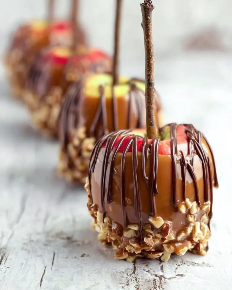 Sweet and Salty Bourbon Cinnamon Pecan Caramel Apples with Chocolate Drizzle Recipe